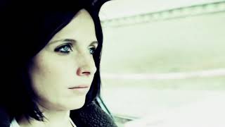 Video thumbnail of "Religión. Lori Meyers. #lorimeyers #religion #LoriMeyers #videoclip #popmusic"