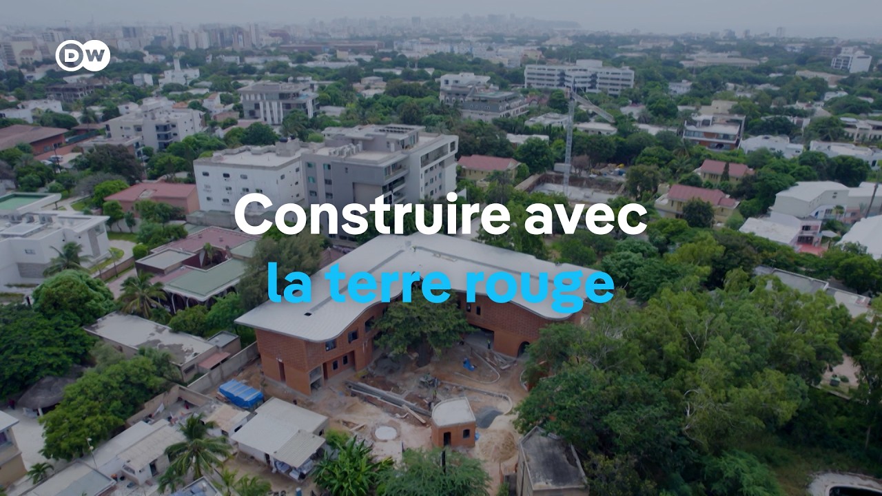 Construire avec la terre rouge : l'architecture durable en Afrique