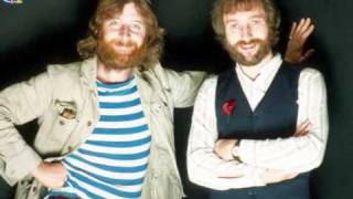 Video thumbnail of "BANGING IN YOUR HEAD  CHAS and DAVE.wmv"