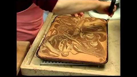 Removing Sheet Cake From The Pan