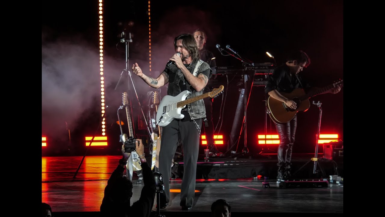 JUANES ESTRENA SU NUEVO SENCILLO UNA NOCHE CONTIGO EN VIVO EN EL AUDITORIO NACIONAL.