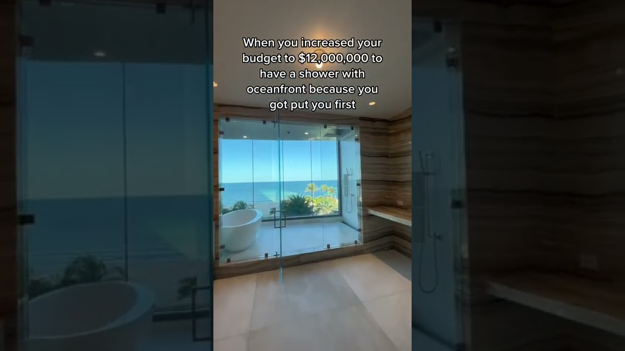 A shower with this view? Yes, worth it 🤩 