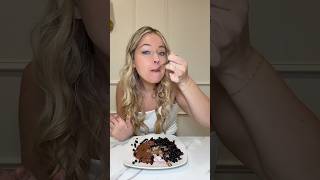 Why I eat the same breakfast every single day #breakfast #oats #routine
Eating the same breakfast for 5 days straight: is it actually worth it?
Watch how I combine chocolate brownie batter protein shake with oatmeal for a pudding-like morning meal. This simple routine keeps my breakfast prep fast and satisfying.
Subscribe for more quick meal ideas and healthy breakfast inspiration. Why I eat the same breakfast every single day #breakfast #oats #routine