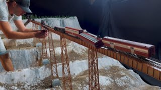 Making of a miniature train collision on a 10m long railway bridge like Under Siege 2 movie. HO 1:87