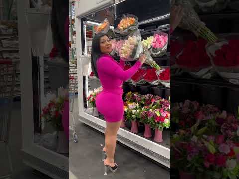 Jessica palacios comprando 🌹