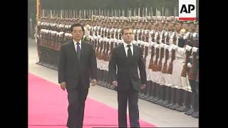 Medvedev arrives for official visit, welcomed by Hu