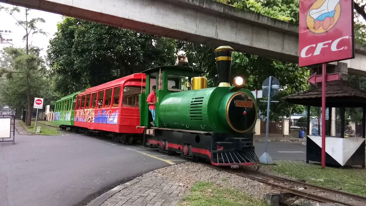 UNIK √ Perlintasan Kereta Api tanpa palang di Taman Mini Indonesia ...