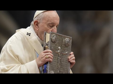 بابا الفاتيكان في رسالة العام الجديد: العنف ضد المرأة يغضب الله

