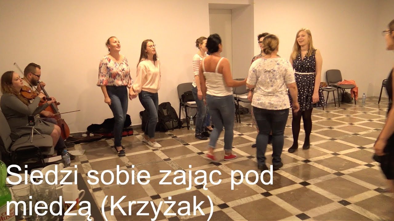 Siedzi Sobie Zajac Pod Miedza Youtube