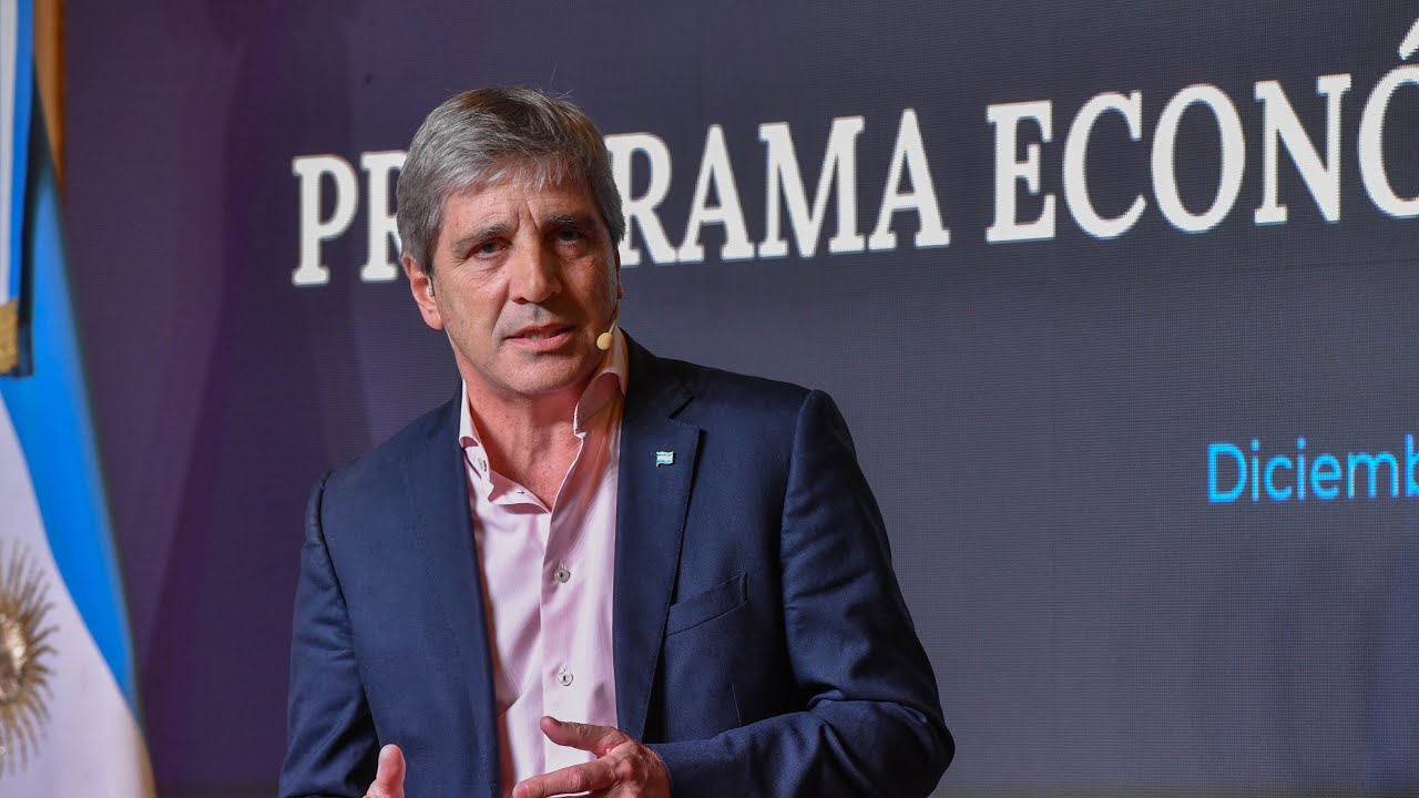 Exposición del Ministro de Economía, Luis Caputo, en el evento organizado por el CICyP