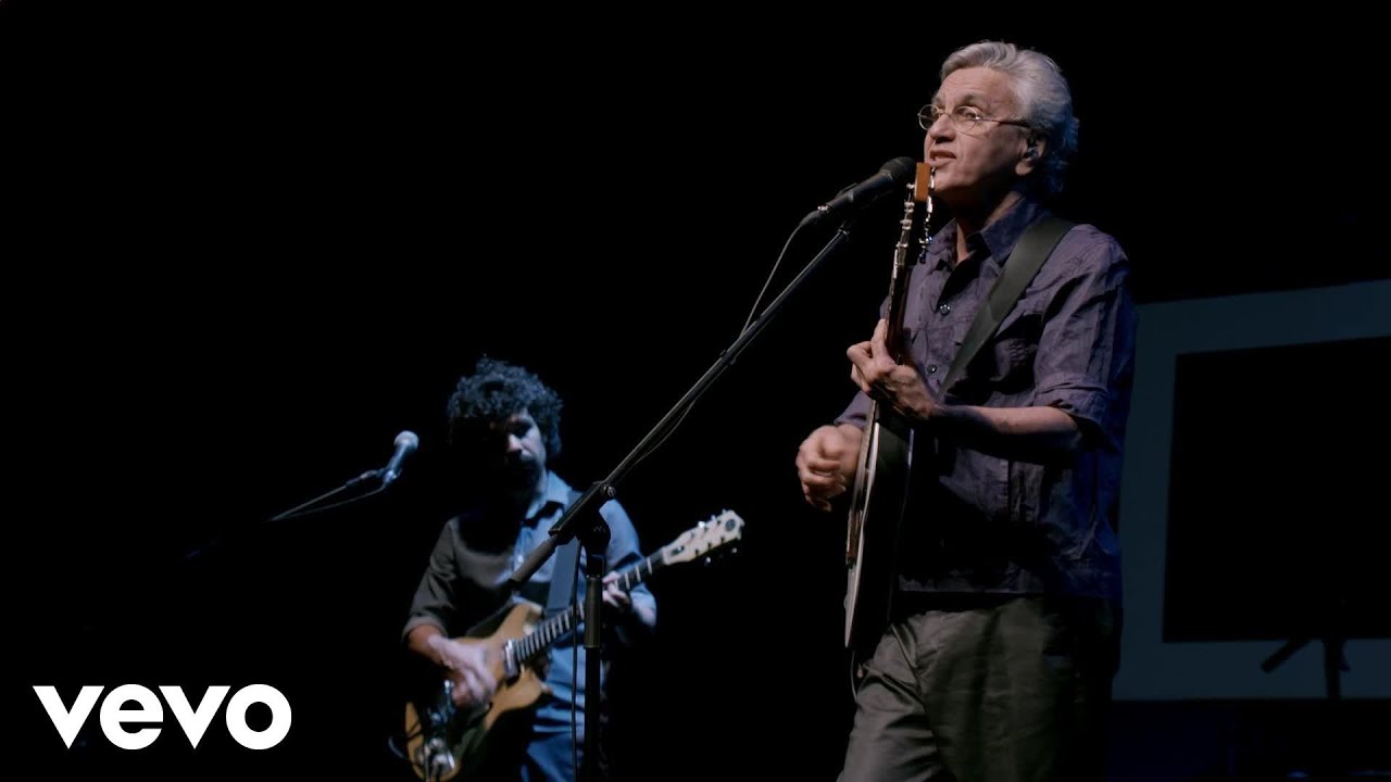 Aprenda 14 cifras simplificadas de Caetano Veloso no violão