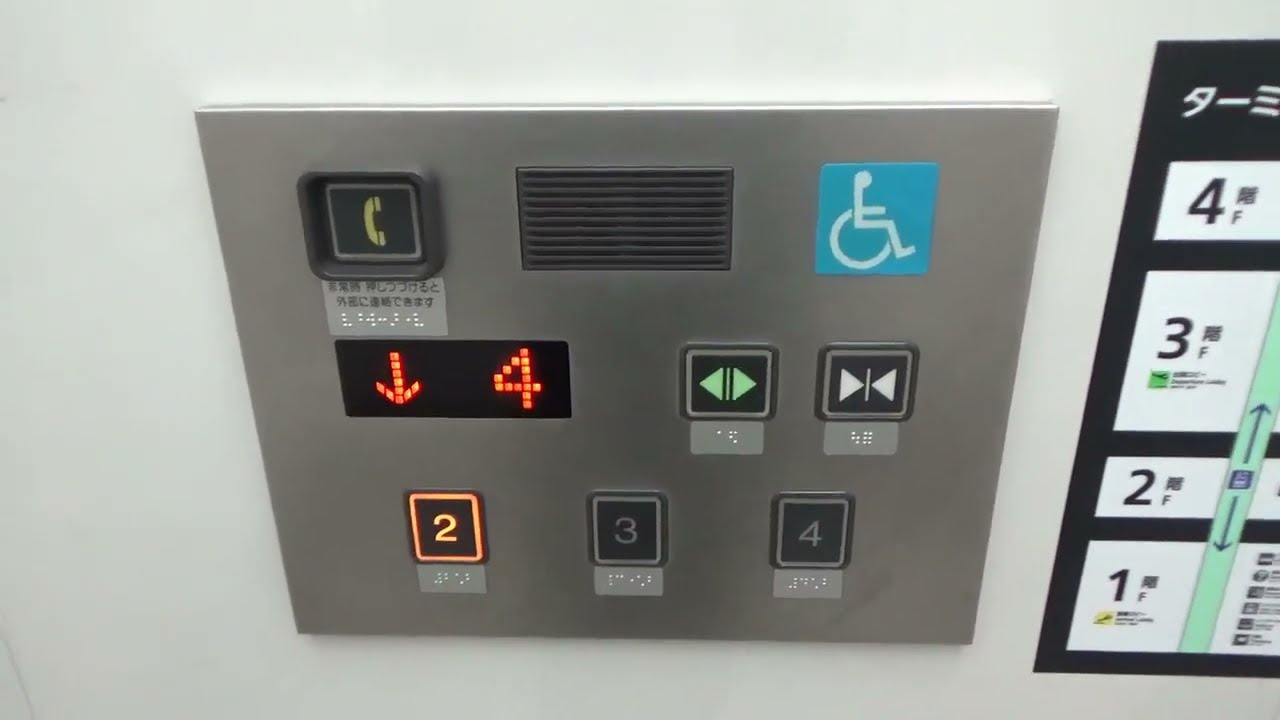 福岡空港国際線のエレベーター