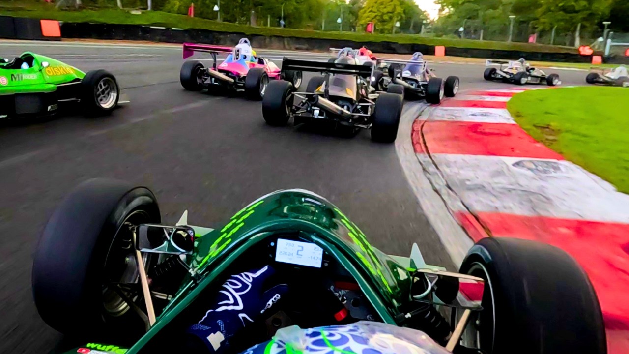 F1000 против дождя — Брэндс-Хэтч на борту