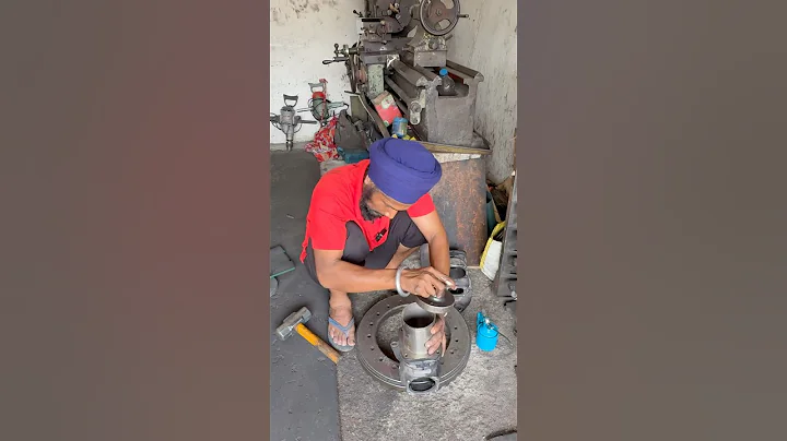 How to sleeve fitting Eicher compressor #shortsfeed #automobile #toyota #car #clarence #jcb #cummins