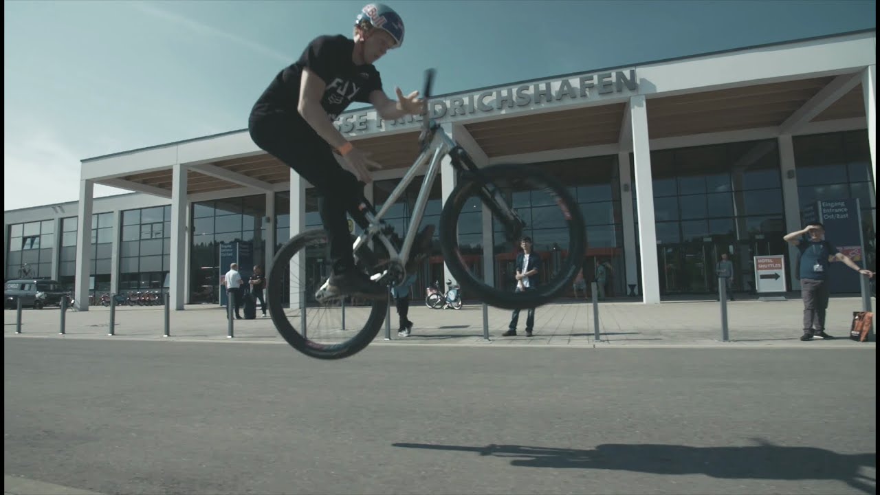 Canyon - Eurobike 2016 - Anton Thelander (How to: Bunnyhop bar-spin)