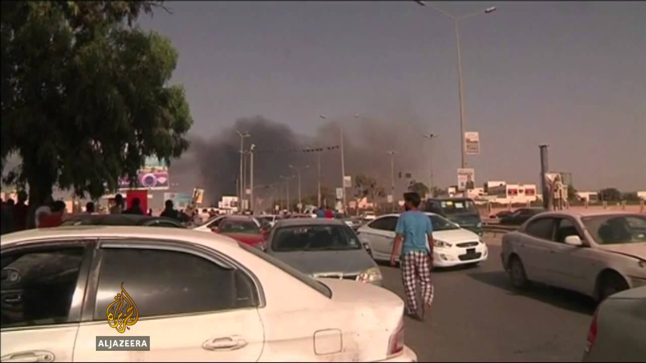 دعوة للأجانب للفرار من ليبيا التي تشهد قتالاً