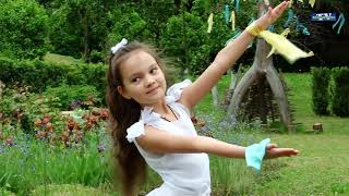 До Міжнародного дня захисту дітей вихованці гуртків Володарського центру творчості дітей та юнацтва взяли участь у флешмобі