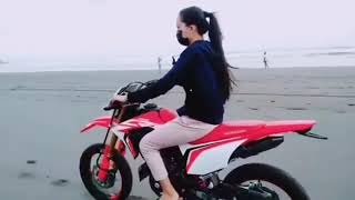 Story wa Supermoto😎 cewek cantik naik crf 150 di pantai🔥