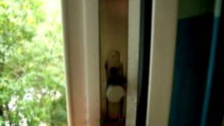 видео Зачем открывающиеся окна с боков на балконе