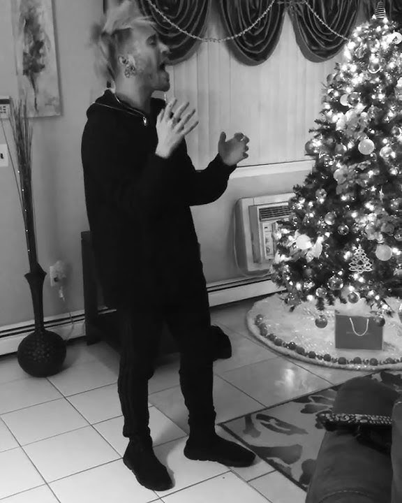 GUY sings Sia's CHANDELIER LIVE!! (iPhone COVER)