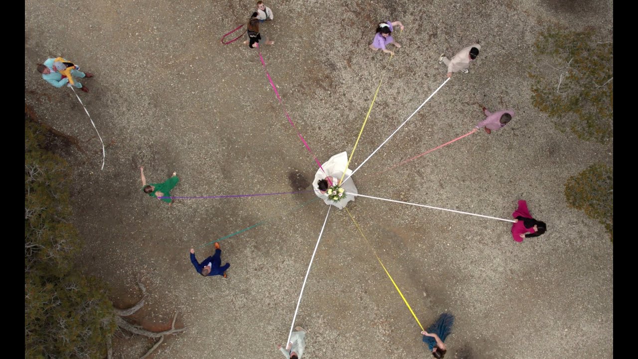 Le jeu du ruban de la mariée (sans ciseaux)