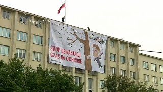 Greenpeace activists climb onto roof of Poland's Environment Ministry in protest