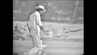 Watch gavaskar's only test wicket - zaheer abbas!