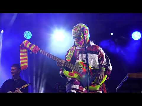 MonoNeon live in Timișoara, Romania : "Women, Water & Weed"