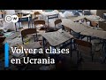Niños ucranianos ayudan a reparar sus escuelas destruidas