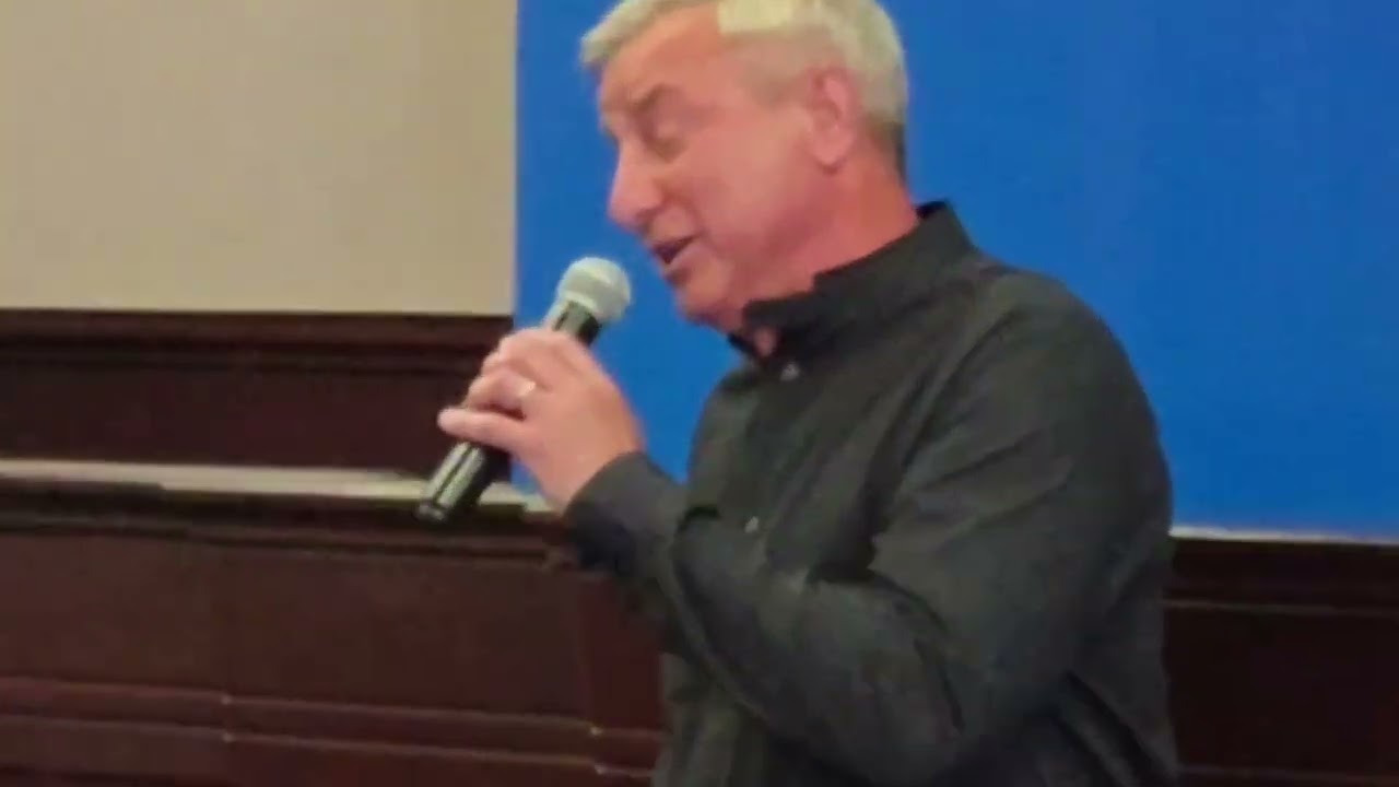 «Пісня про рушник».  Сповідь-спогад ліричного героя, у якій мати дарує синові рушник