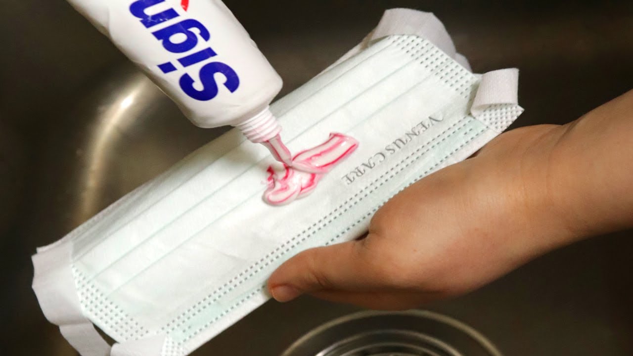 Rub TOOTHPASTE on your FACE MASK for this Cleaning Trick 💥 (SUPRISING