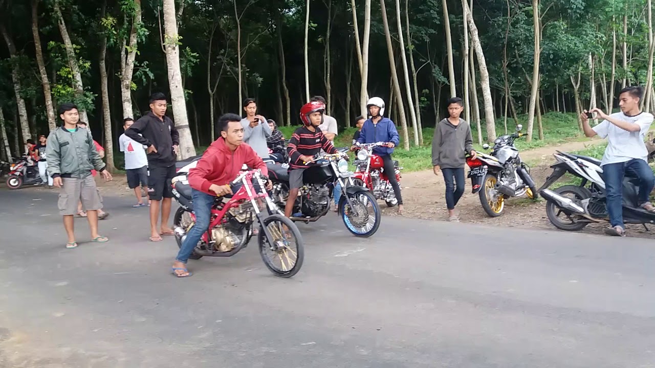 LUCU!!!balap liar kepergok polisi😂😂