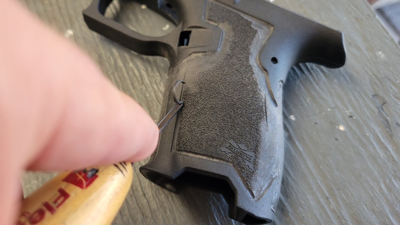 Glock stippling borders with a chisel. The flexcut shallow u-gouge wood  carver. 