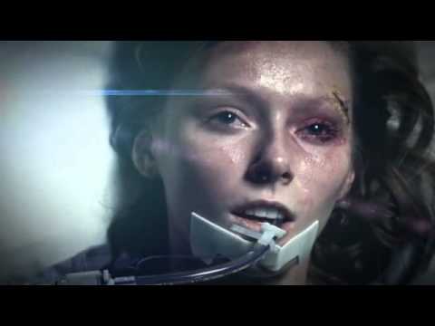 Video: Akys pakaušyje: „Ford“reklama su galinio vaizdo kamera