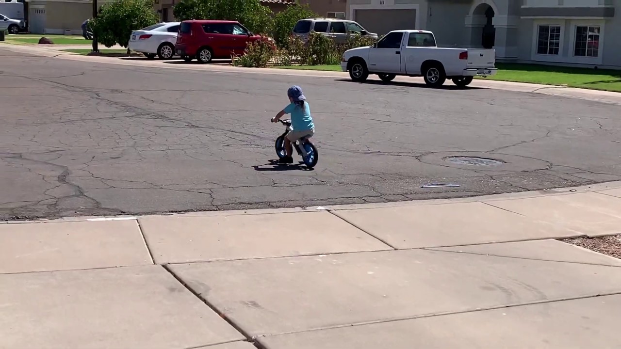 Chillafish BMX Balancing bike 2 yrs old, no pedals, no training wheels