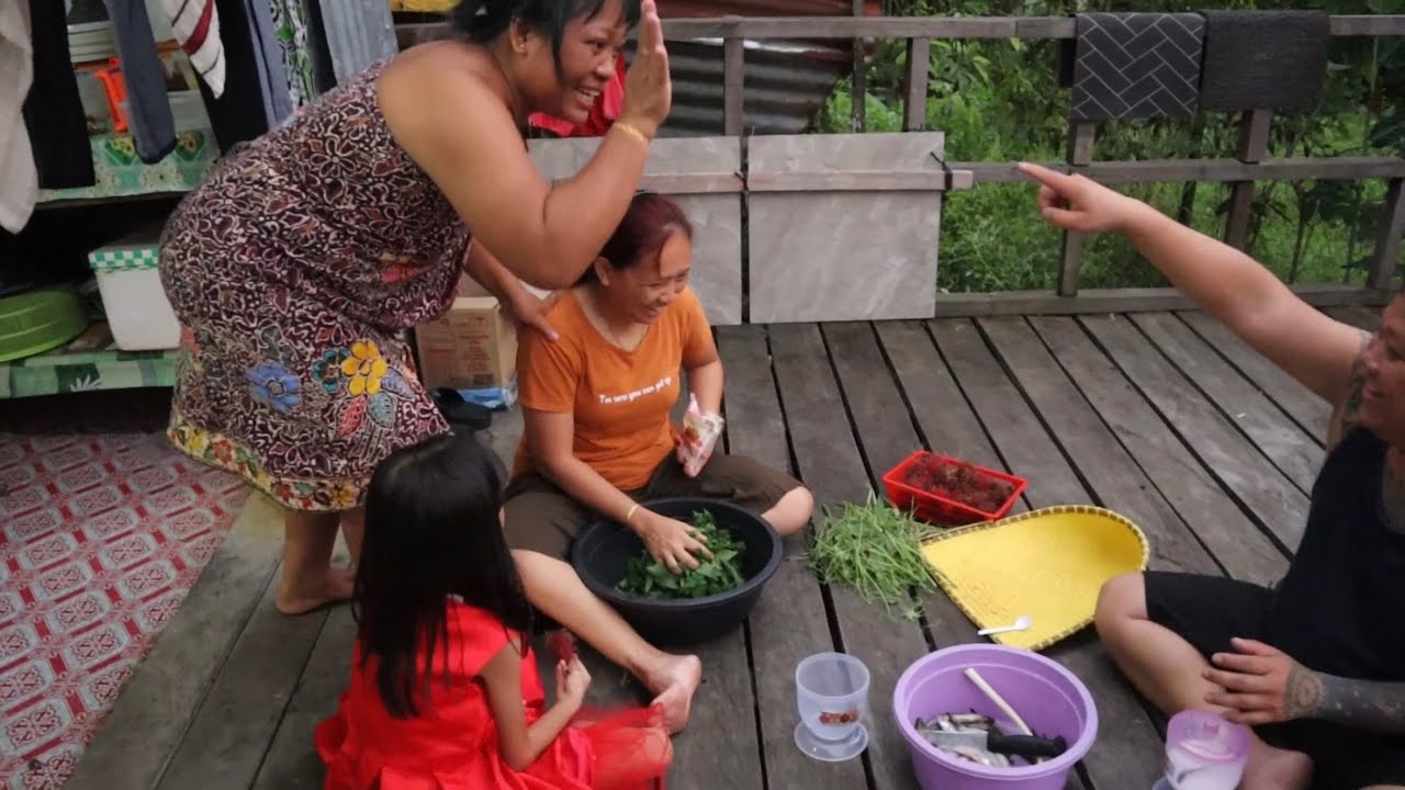 Dapur Berasap indai Benya // Masak Seluang Dalam Buluh // Suasana Makan Malam Di Luar…//