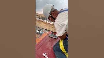 GLT FRAME 18. Mass timber base screws installation.