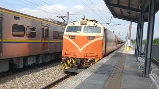 台鐵 3168次 EMU800 (866+865) 六塊厝 進站 交會 501次 莒光號 六塊厝 本務 E228 通過 2024.07.15