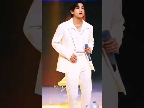 у этого дива есть несколько имён я их все люблю V Taehyung Tae тэхен