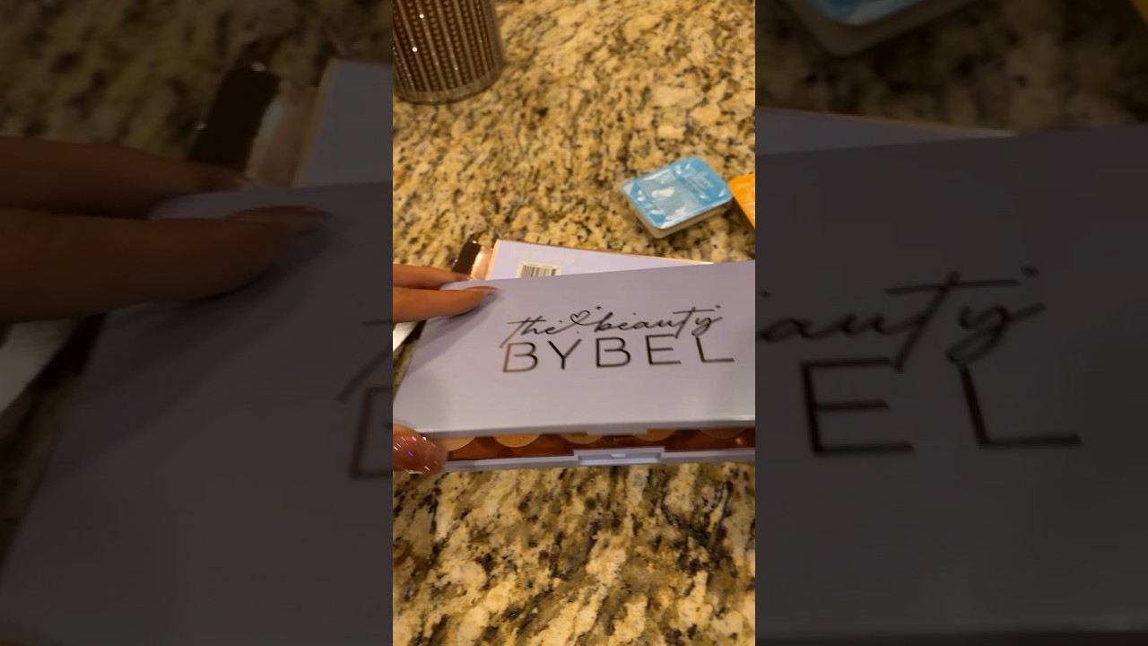 Carli Bybel eyeshadow!! Obsessed!! 