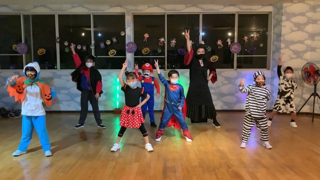 クレヨンしんちゃん スーパースター ハロウィンに仮装して 振付て踊ってみた 保育園 小学校クリスマス会やお遊戯会で踊ってね いつかケツメイシのliveで踊りたいなー Youtube