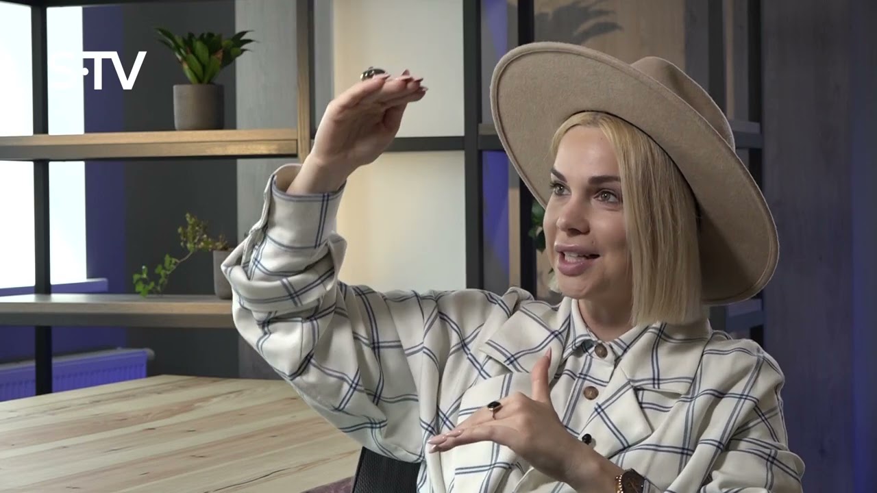 Samanta Tīna revidē auto bagāžnieku; atrod pat bijušā mīļotā bildes