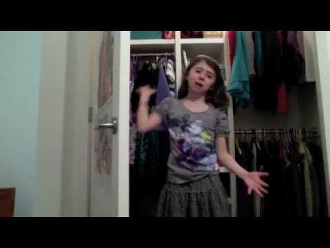 Chloe's epic room tour - YouTube