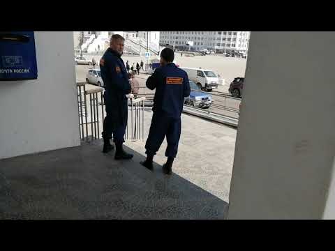 Позорники(охранники) с логотипом Росгвардия нарушают общественный порядок