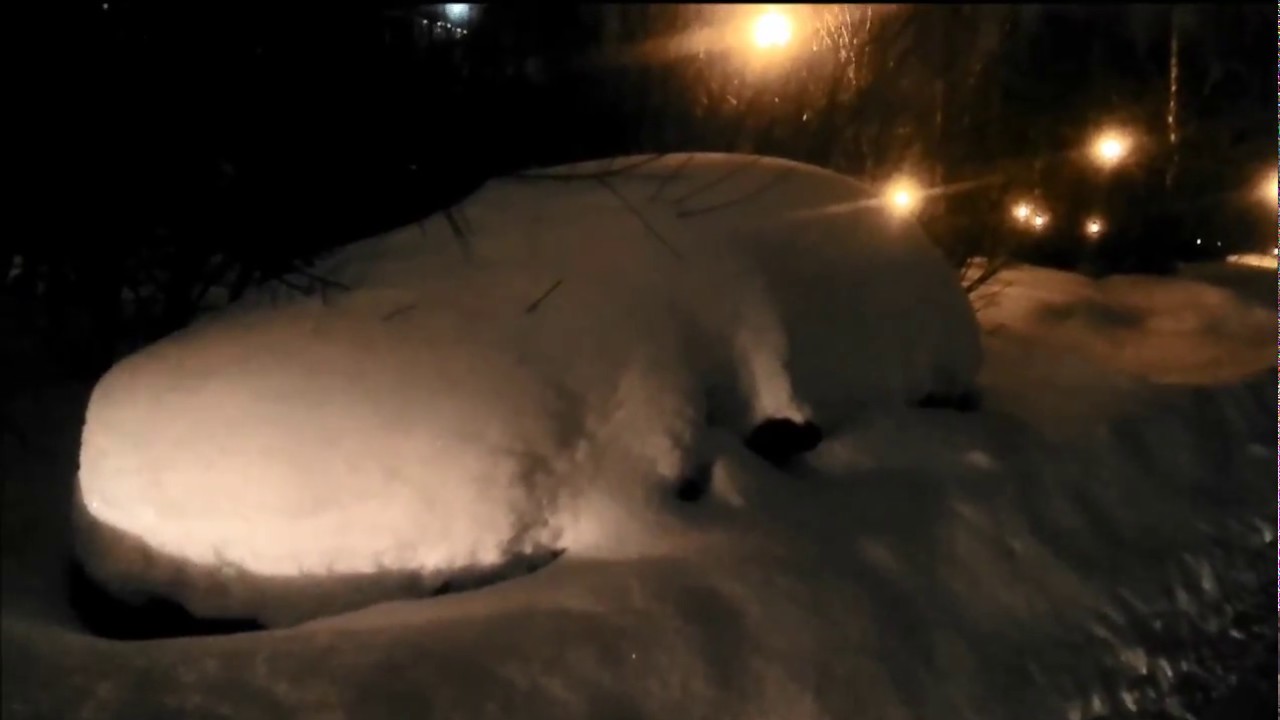 Сугробы весны. Прогулки по ночной Москве. Snow in spring. Walks on snow yards