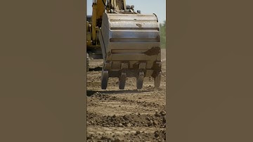 This Excavator Operator Has God-Level Skills