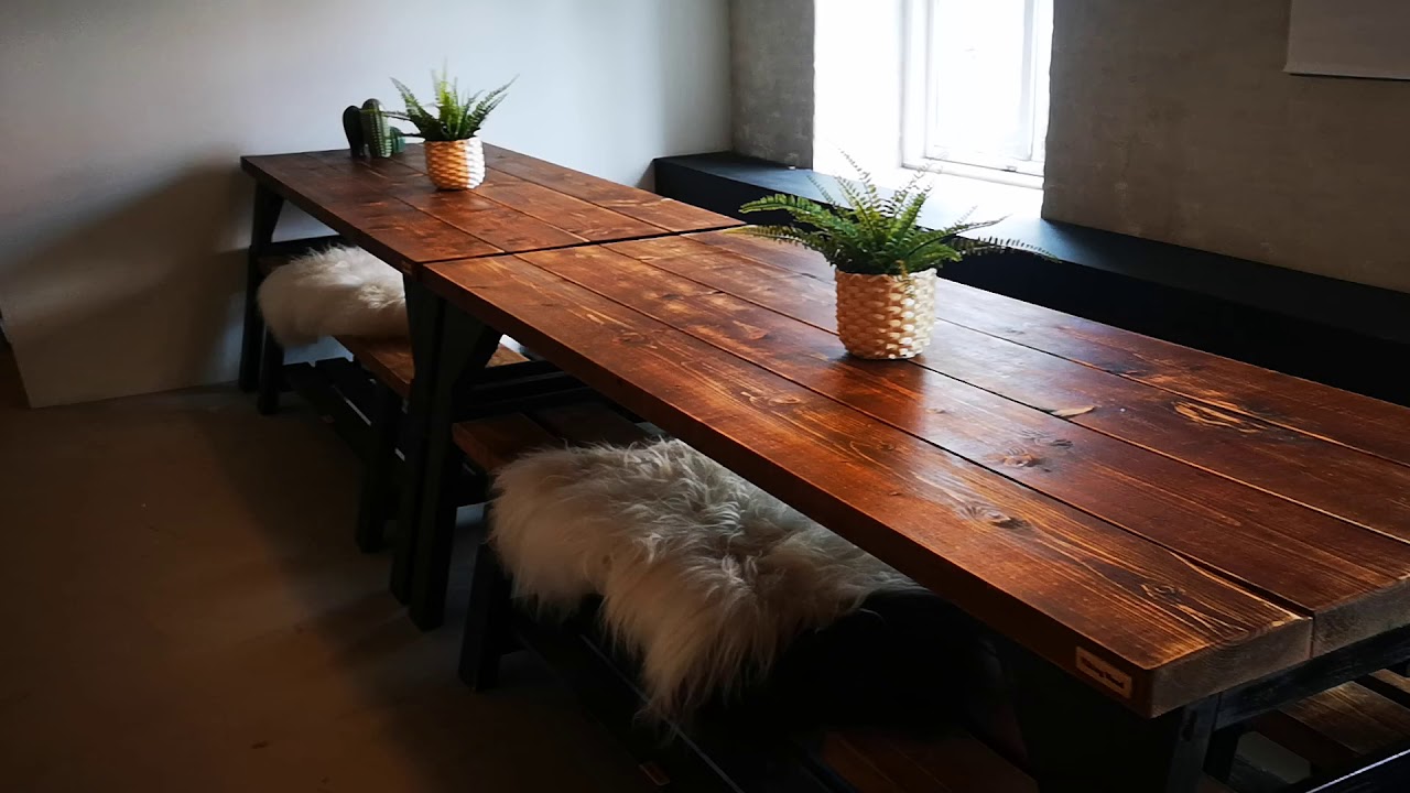 Rustikke plankeborde og bænke