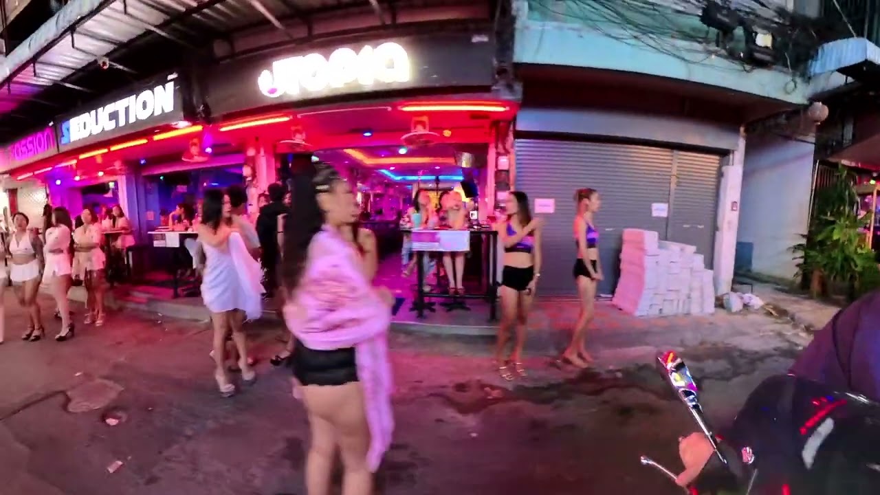 2025-11-26 7PM in Pattaya: Cruising Soi 6 to Beach Road | Vespa Night POV