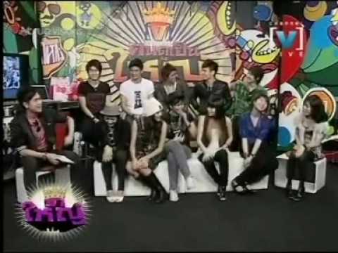 AF6เยือนคนดูเป็นใหญ่091052[2]