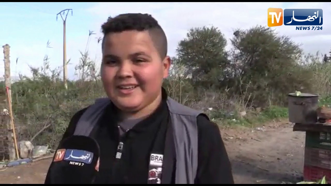 غليزان: هكذا يسترزق الأب محمد وإبنه في بيع الذرة المشوية والفول على قارعة الطريق ببلدية المطمر